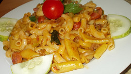 Těstoviny s masovo - zeleninovou směsí