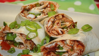 Tortilla  s nivou a kuřecím masem