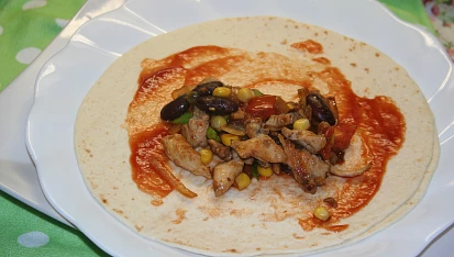 Tortilly s mexico směsí a kuřecím masem