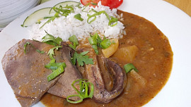 Vepřová játra na  patizonu, rajčátkách, paprikách a cuketě