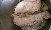 Vepřová plec na smetaně v papiňáku (tlakovém hrnci) (Přidáme maso a zprudka opečeme)