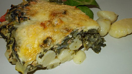 Zapečené gnocchi  s lososem, špenátem a lilkem