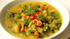 Zeleninová curry polévka s bulgurem ( pro zahřátí)