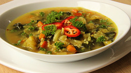 Zeleninová curry polévka s bulgurem ( pro zahřátí)