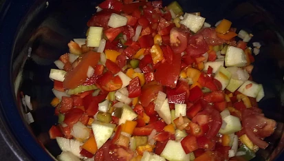 Ajvar, nakrájená zeleninka