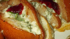 Crostini s hruškou,  octem Balsamico a modrým sýrem