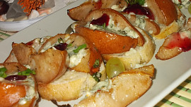 Crostini s hruškou,  octem Balsamico a modrým sýrem