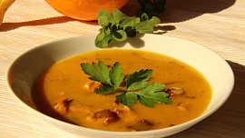 Dýňová polévka s uzeným