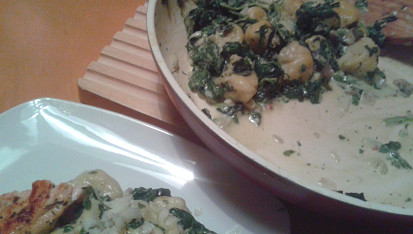 Gnocchi, špenát a kuřecí maso