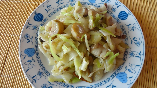 Houbovo zelné těstoviny