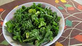 Kale a brokolicový salat