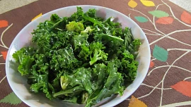 Kale a brokolicový salat