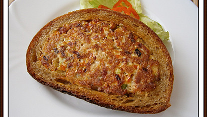 Chleba z vajíček v chlebové kůrce