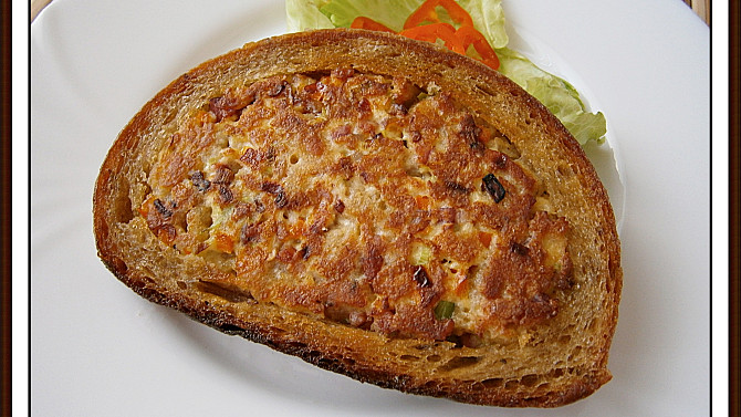 Chleba z vajíček v chlebové kůrce, Pohled na chleba ze spodní strany-není jako briketa:-)