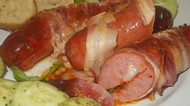 Klobásky s ostřejší náplní a bylinkami