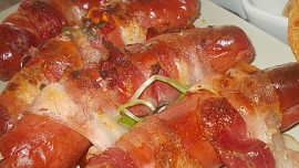 Klobásky s ostřejší náplní a bylinkami