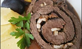 "Koníkova"švestková roláda, Detail masa na řezu