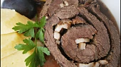 "Koníkova"švestková roláda, Detail masa na řezu