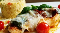 Kuřecí steaky Caprese