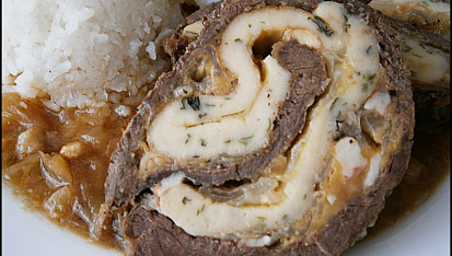 Masová roláda s cibulovo “celestýnskou“ náplní, Detail na řezu