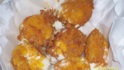 Mini mozzarella v šafránovém těstíčku (Mozzarelline allo zafferano)