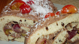 Mirabelková roláda s kakaovo - karamelovým krémem