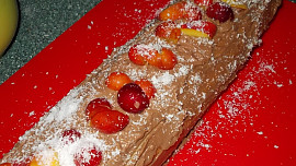 Mirabelková roláda s kakaovo - karamelovým krémem