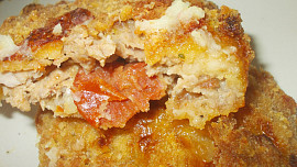 Mleté krůtí řízky s uzeným sýrem,  obalené v italské směsi bez vajec