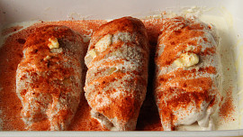 Obalené plněné řízky zapečené v  pekáčku (3 variace náplní)