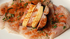 Obalené plněné řízky zapečené v  pekáčku (3 variace náplní)