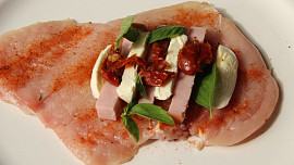 Obalené plněné řízky zapečené v  pekáčku (3 variace náplní)