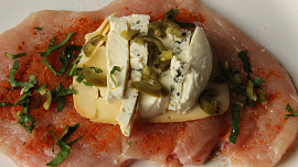 Obalené plněné řízky zapečené v  pekáčku (3 variace náplní)