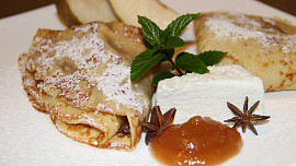 Palačinky s hruškovými povidly a tvrdým tvarohem