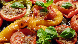 Pečená paprika s rajským jablíčkem, česnekem a kmínem