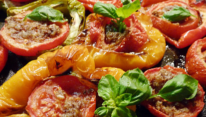 Pečená paprika s rajským jablíčkem, česnekem a kmínem
