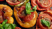 Pečená paprika s rajským jablíčkem, česnekem a kmínem