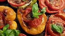 Pečená paprika s rajským jablíčkem, česnekem a kmínem