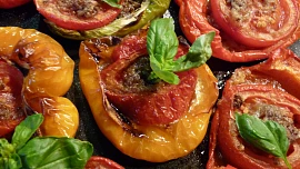 Pečená paprika s rajským jablíčkem, česnekem a kmínem