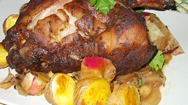 Pečené vepřové koleno se švestkovou pastou