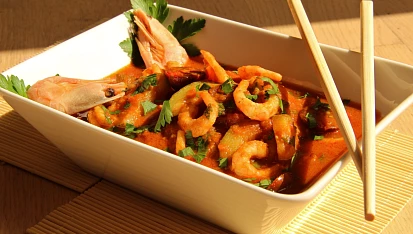 Pikantní krevety a cukety v curry