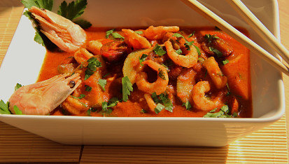 Pikantní krevety a cukety v curry