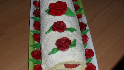 Piškotové řezy od sluníčka, roláda s jahodami