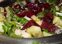 Salát z polničku, řepy, okurky a křenu