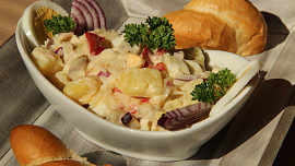 Slanečkový salát s celerem a kapií