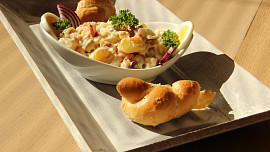 Slanečkový salát s celerem a kapií