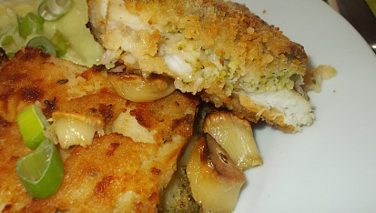Smažený halibut v brokolicovém těstíčku  s česnekovou kaší