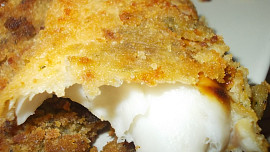 Smažený halibut v brokolicovém těstíčku  s česnekovou kaší