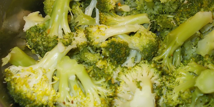 Smažený halibut v brokolicovém těstíčku  s česnekovou kaší