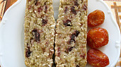 Třešňovo-kokosový flapjack bez lepku, mléka a vajec