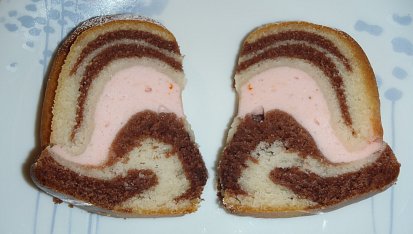 Tříbarevný moučník s ovocem